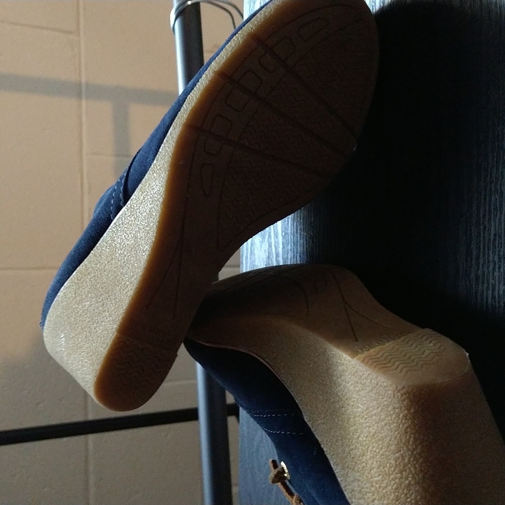 Shoes - Picture 5 of 7